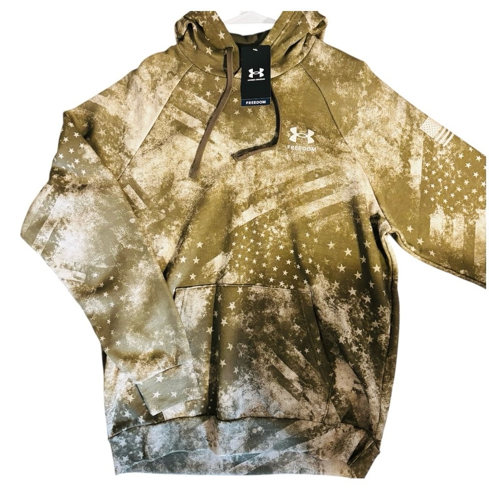 Under Armour Men’s L NWT Olive Camo Freedom Flag Pullover Hoodie